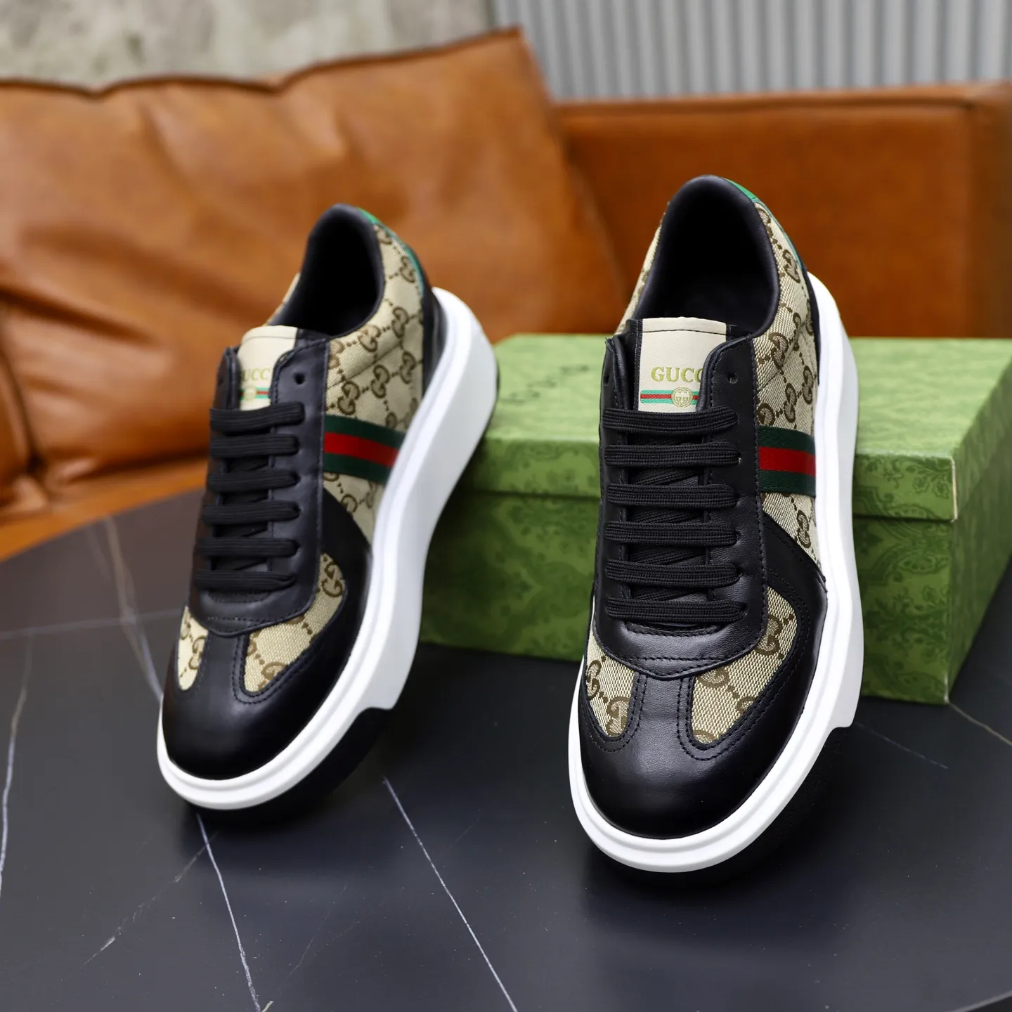 Ex-factory price: 462💰🙅‍♂️🙅‍♂️🙅‍♂️ Brand: GUCCI Standard code: 38-44 (45 customized) Grade: Same as the official website Material: Original material splicing Comfortable and breathable lining Lightweight and wear-resistant sports outsole Style category: Men's fashionable casual shoes Running sneakers Distinguished luxury brand elements Top luxury Color: actual picture color